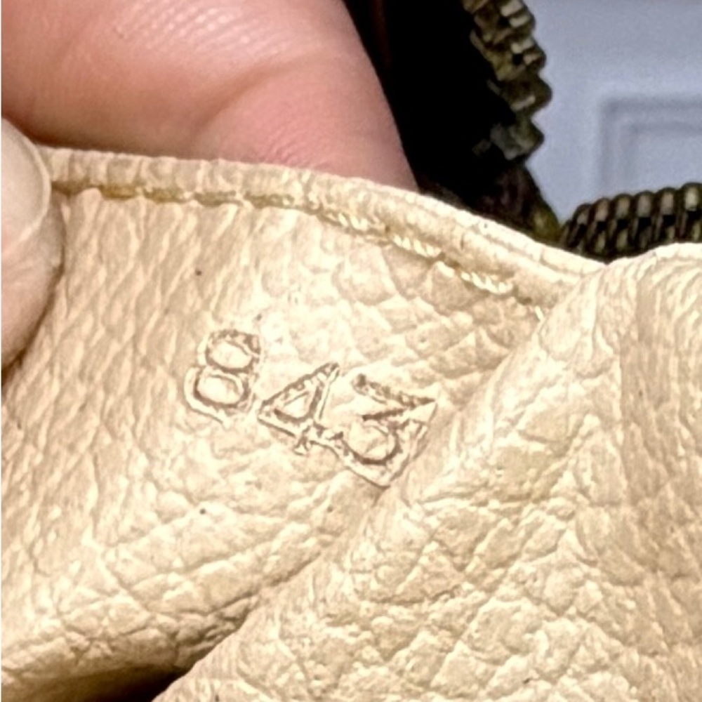 Louis Vuitton Monogram Travel Toiletry Bag | LV Cosmetic Pouch | Full Set - Picture 11 of 13